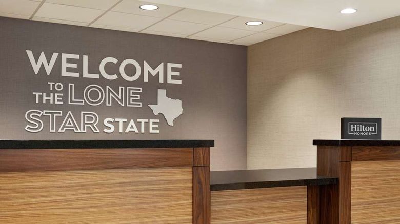 <b>Hampton Inn Houston-Hobby Airport Lobby</b>. Images powered by <a href="https://iceportal.shijigroup.com/" title="IcePortal" target="_blank">IcePortal</a>.