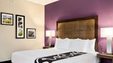 La Quinta Inn & Suites by Wyndham Room