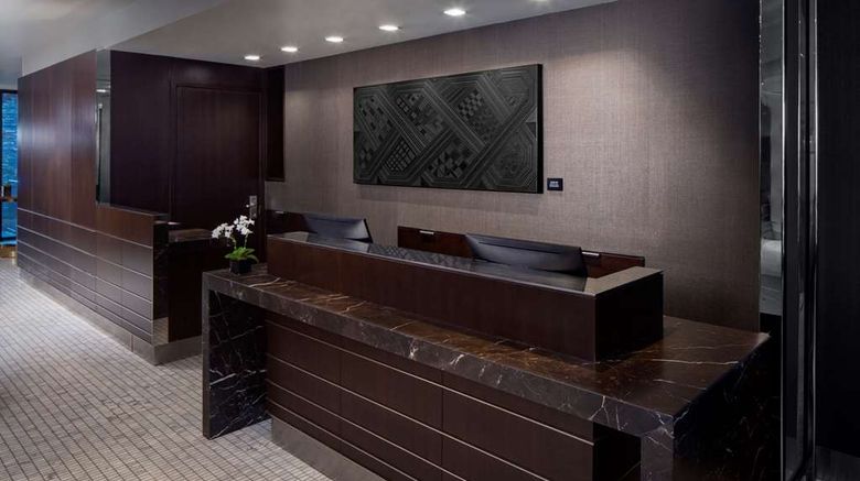 <b>Park South Hotel Lobby</b>. Images powered by <a href="https://iceportal.shijigroup.com/" title="IcePortal" target="_blank">IcePortal</a>.