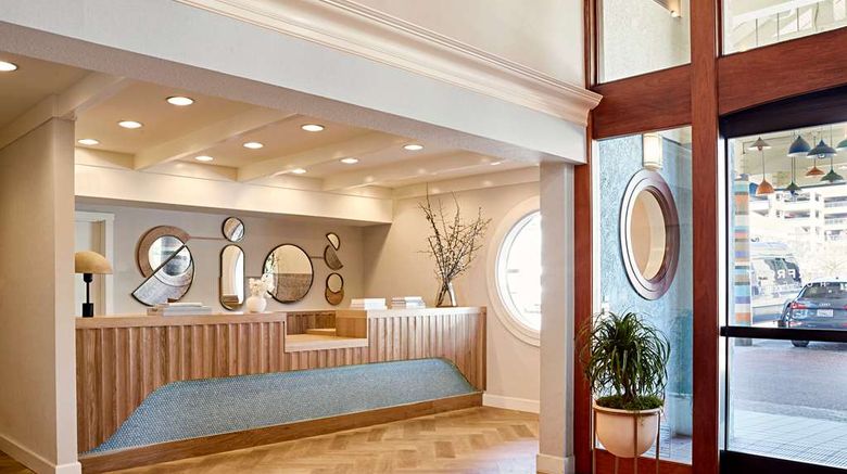 <b>Waterfront Hotel Lobby</b>. Images powered by <a href="https://iceportal.shijigroup.com/" title="IcePortal" target="_blank">IcePortal</a>.