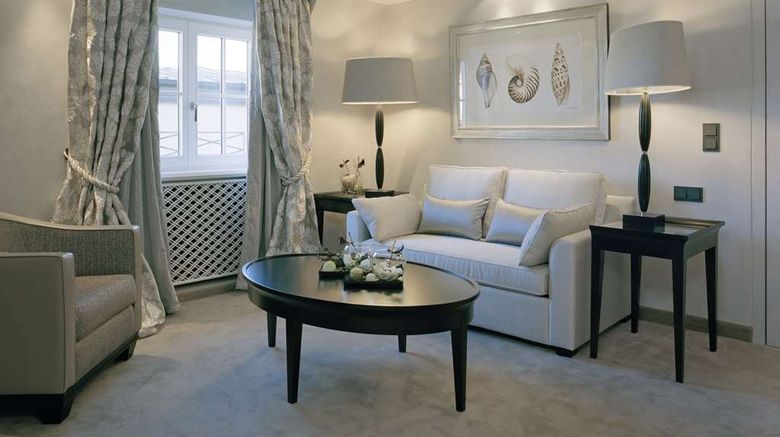 <b>Hotel Bayerischer Hof Room</b>. Images powered by <a href="https://iceportal.shijigroup.com/" title="IcePortal" target="_blank">IcePortal</a>.