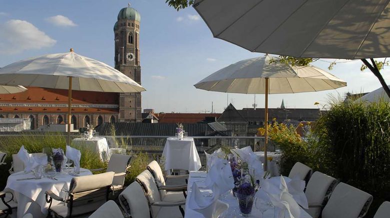 <b>Hotel Bayerischer Hof Restaurant</b>. Images powered by <a href="https://iceportal.shijigroup.com/" title="IcePortal" target="_blank">IcePortal</a>.