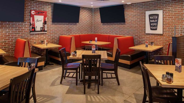 <b>Hilton Garden Inn Kansas City Airport Restaurant</b>. Images powered by <a href="https://iceportal.shijigroup.com/" title="IcePortal" target="_blank">IcePortal</a>.