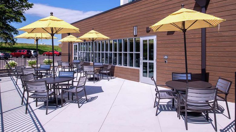 <b>Hilton Garden Inn Kansas City Airport Exterior</b>. Images powered by <a href="https://iceportal.shijigroup.com/" title="IcePortal" target="_blank">IcePortal</a>.