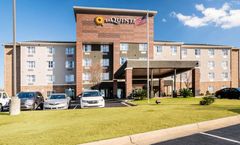 La Quinta Inn & Suites by Wyndham