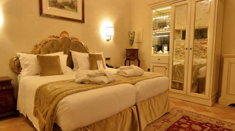 <b>Hotel Nani Mocenigo Palace Room</b>. Images powered by <a href="https://iceportal.shijigroup.com/" title="IcePortal" target="_blank">IcePortal</a>.