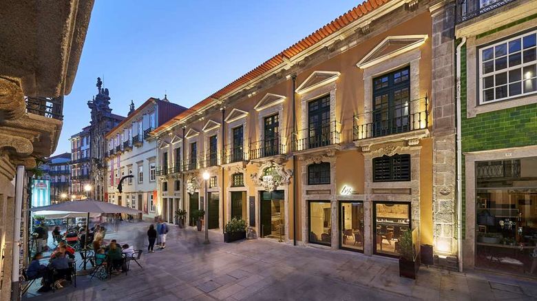 <b>Portobay Flores Exterior</b>. Images powered by <a href="https://iceportal.shijigroup.com/" title="IcePortal" target="_blank">IcePortal</a>.