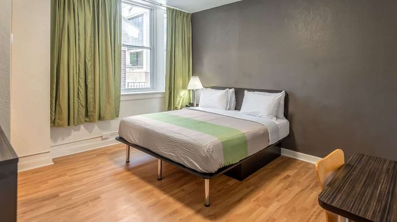 <b>Quality Inn & Stes Kansas City Downtown Room</b>. Images powered by <a href="https://iceportal.shijigroup.com/" title="IcePortal" target="_blank">IcePortal</a>.