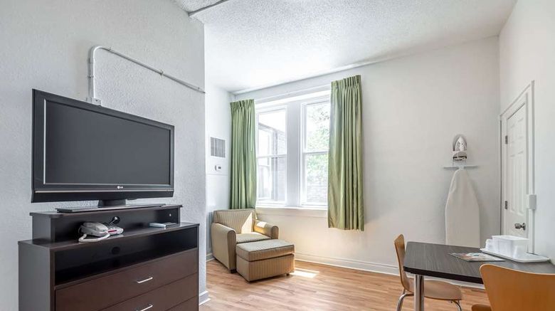 <b>Quality Inn & Stes Kansas City Downtown Room</b>. Images powered by <a href="https://iceportal.shijigroup.com/" title="IcePortal" target="_blank">IcePortal</a>.