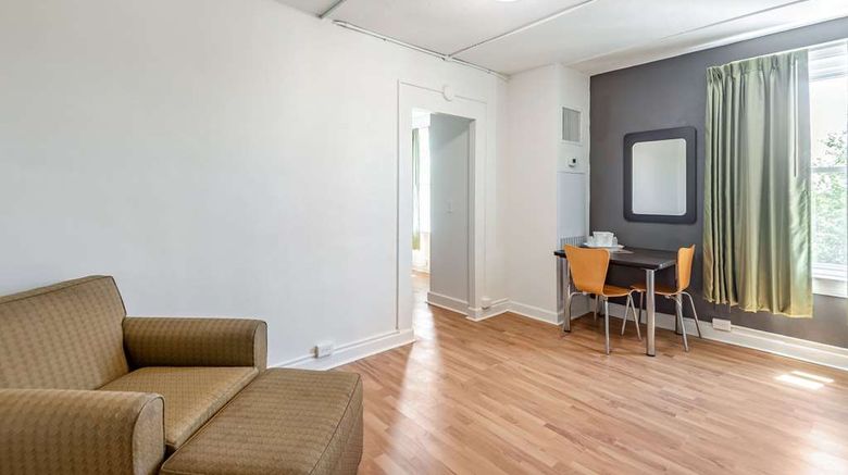 <b>Quality Inn & Stes Kansas City Downtown Room</b>. Images powered by <a href="https://iceportal.shijigroup.com/" title="IcePortal" target="_blank">IcePortal</a>.