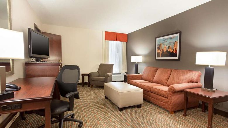 <b>Drury Inn St Louis Airport Room</b>. Images powered by <a href="https://iceportal.shijigroup.com/" title="IcePortal" target="_blank">IcePortal</a>.