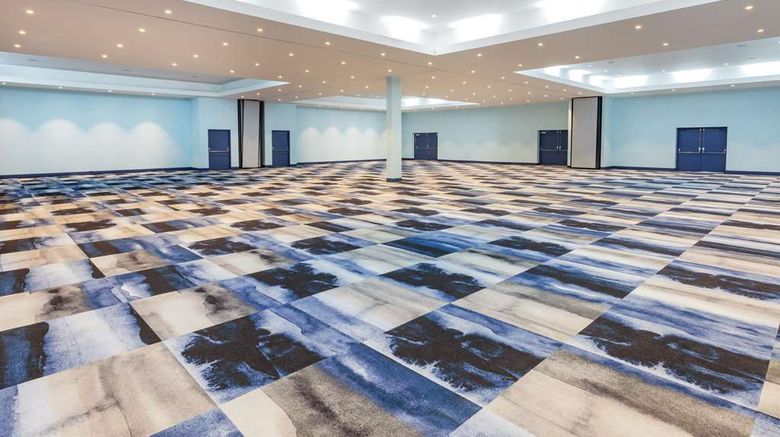 <b>Ramada by Wyndham Windsor Locks Restaurant</b>. Images powered by <a href="https://iceportal.shijigroup.com/" title="IcePortal" target="_blank">IcePortal</a>.