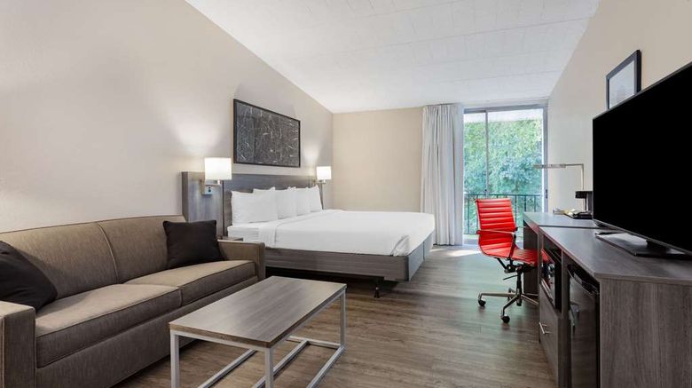<b>Ramada by Wyndham Windsor Locks Room</b>. Images powered by <a href="https://iceportal.shijigroup.com/" title="IcePortal" target="_blank">IcePortal</a>.