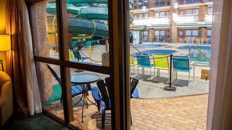 <b>Medicine Hat Lodge Hotel Pool</b>. Images powered by <a href="https://iceportal.shijigroup.com/" title="IcePortal" target="_blank">IcePortal</a>.