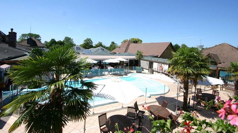 <b>Le Clos Saint Gatien Pool</b>. Images powered by <a href="https://iceportal.shijigroup.com/" title="IcePortal" target="_blank">IcePortal</a>.