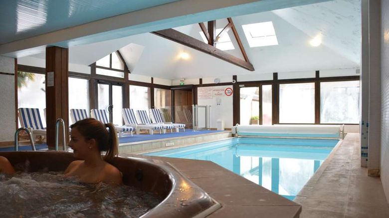 <b>Le Clos Saint Gatien Pool</b>. Images powered by <a href="https://iceportal.shijigroup.com/" title="IcePortal" target="_blank">IcePortal</a>.