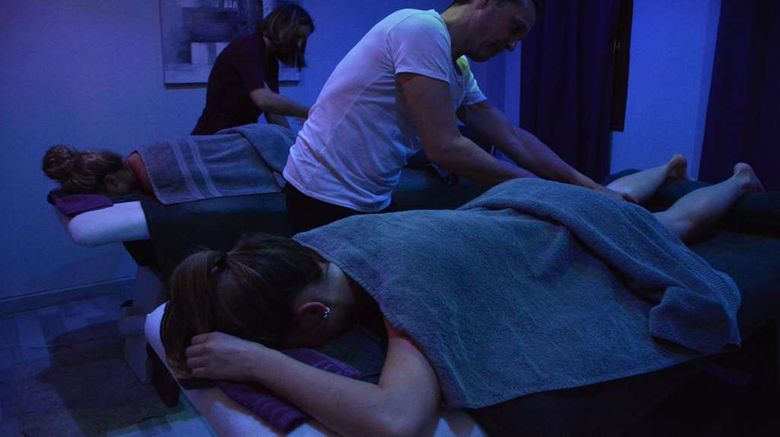 <b>Le Clos Saint Gatien Spa</b>. Images powered by <a href="https://iceportal.shijigroup.com/" title="IcePortal" target="_blank">IcePortal</a>.