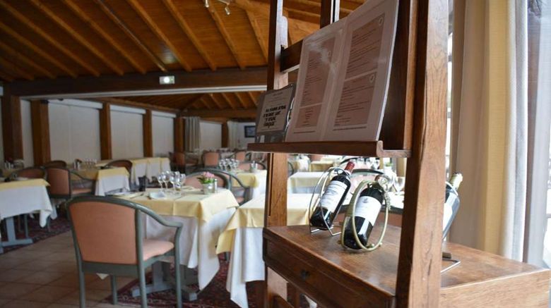 <b>Le Clos Saint Gatien Restaurant</b>. Images powered by <a href="https://iceportal.shijigroup.com/" title="IcePortal" target="_blank">IcePortal</a>.