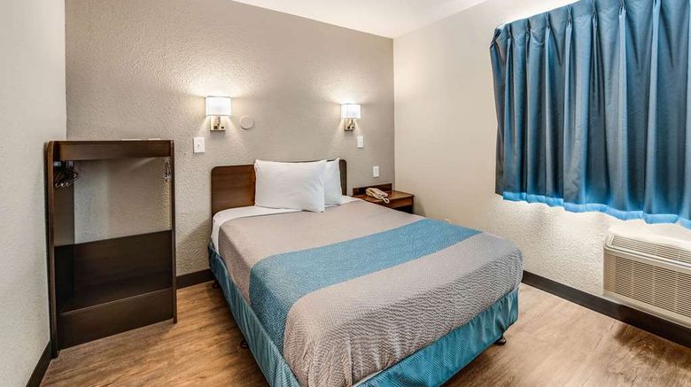 <b>Motel 6 Ft Wayne Room</b>. Images powered by <a href="https://iceportal.shijigroup.com/" title="IcePortal" target="_blank">IcePortal</a>.