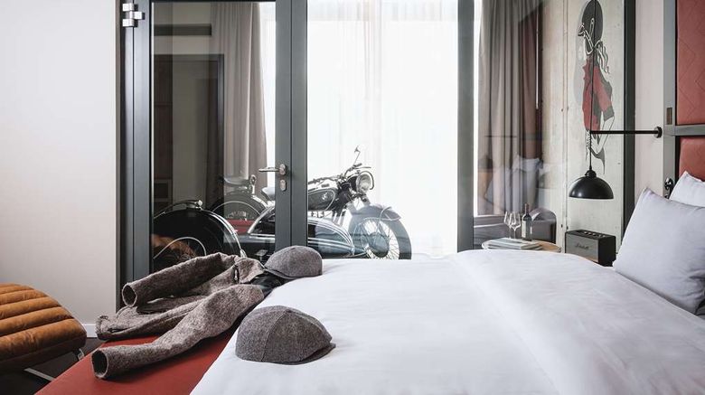 <b>Ameron Munchen Motorworld Suite</b>. Images powered by <a href="https://iceportal.shijigroup.com/" title="IcePortal" target="_blank">IcePortal</a>.