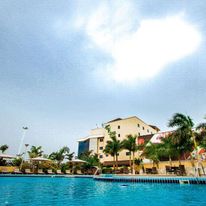 Oak Plaza Hotels - East Airport