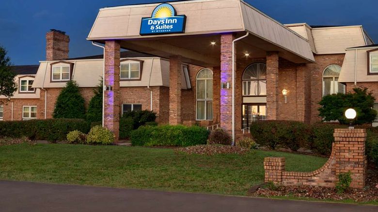 Days Inn and Suites by Wyndham Sikeston Exterior. Images powered by <a href="https://iceportal.shijigroup.com" target="_blank" rel="noopener">Ice Portal</a>.