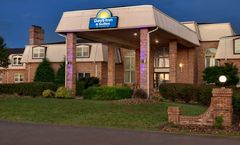 Days Inn and Suites by Wyndham Sikeston