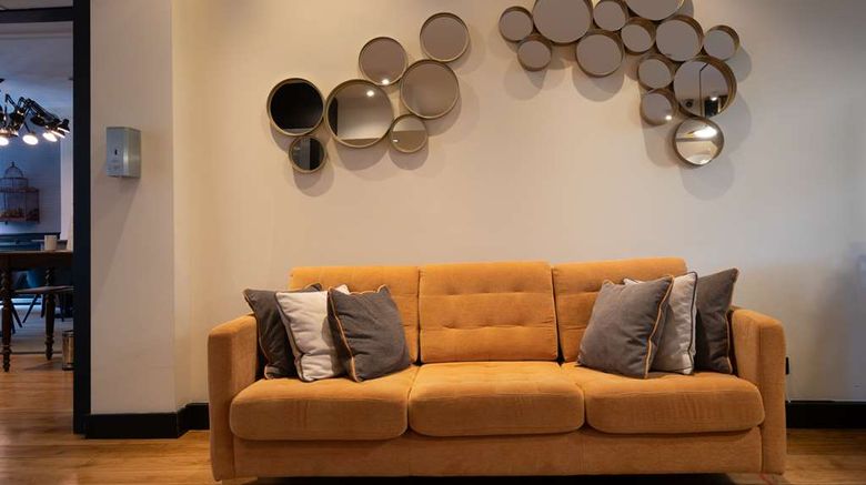 <b>Hotel Vondel Lobby</b>. Images powered by <a href="https://iceportal.shijigroup.com/" title="IcePortal" target="_blank">IcePortal</a>.