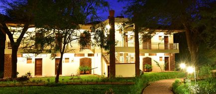 Hunters Lodge Exterior