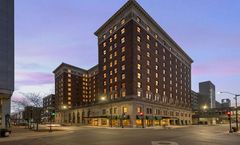 Hotel Fort Des Moines CURIO by Hilton