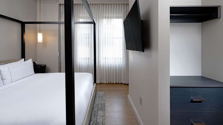 <b>Hotel Fort Des Moines CURIO by Hilton Room</b>. Images powered by <a href="https://iceportal.shijigroup.com/" title="IcePortal" target="_blank">IcePortal</a>.