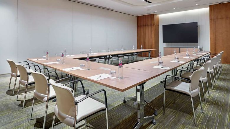 <b>Hilton Garden Inn Kuwait Meeting</b>. Images powered by <a href="https://iceportal.shijigroup.com/" title="IcePortal" target="_blank">IcePortal</a>.