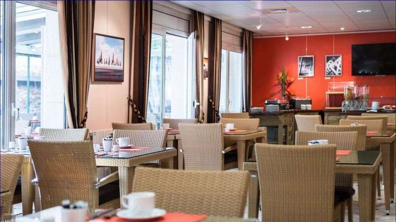 <b>La Closerie Deauville Restaurant</b>. Images powered by <a href="https://iceportal.shijigroup.com/" title="IcePortal" target="_blank">IcePortal</a>.