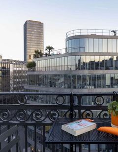 Paris Art Hotel