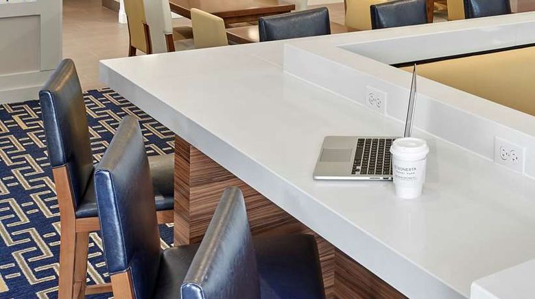 <b>Sonesta ES Suites Cleveland Airport Restaurant</b>. Images powered by <a href="https://iceportal.shijigroup.com/" title="IcePortal" target="_blank">IcePortal</a>.