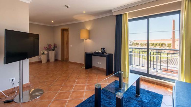 <b>Vila Gale Tavira Suite</b>. Images powered by <a href="https://iceportal.shijigroup.com/" title="IcePortal" target="_blank">IcePortal</a>.