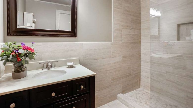 <b>La Galerie Hotel Room</b>. Images powered by <a href="https://iceportal.shijigroup.com/" title="IcePortal" target="_blank">IcePortal</a>.
