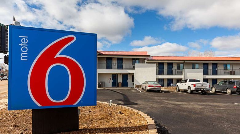 Motel 6 Show Low Exterior. Images powered by <a href="https://iceportal.shijigroup.com" target="_blank" rel="noopener">Ice Portal</a>.