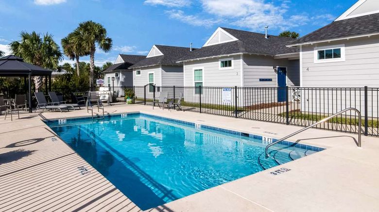 <b>The Port Inn Ascend Hotel Collection Pool</b>. Images powered by <a href="https://iceportal.shijigroup.com/" title="IcePortal" target="_blank">IcePortal</a>.