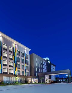 Tru by Hilton Laredo Airport