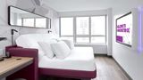<b>YOTEL Washington DC Room</b>. Images powered by <a href="https://iceportal.shijigroup.com/" title="IcePortal" target="_blank">IcePortal</a>.