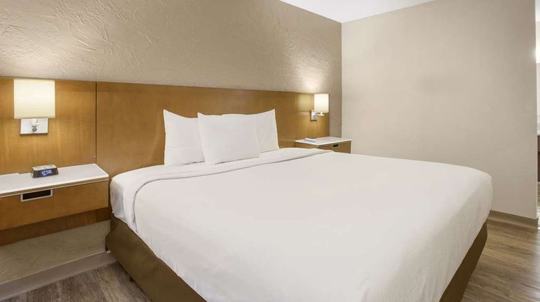 <b>Rodeway Inn Grand Rapids Room</b>. Images powered by <a href="https://iceportal.shijigroup.com/" title="IcePortal" target="_blank">IcePortal</a>.