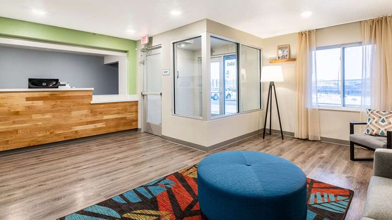 <b>WoodSpring Suites Airport South Lobby</b>. Images powered by <a href="https://iceportal.shijigroup.com/" title="IcePortal" target="_blank">IcePortal</a>.