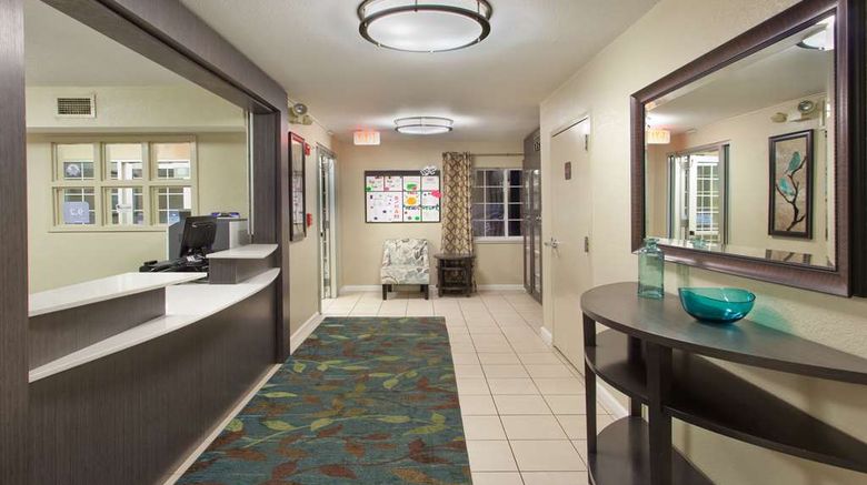 <b>Sonesta Simply Suites Cleveland North Olmsted Lobby</b>. Images powered by <a href="https://iceportal.shijigroup.com/" title="IcePortal" target="_blank">IcePortal</a>.