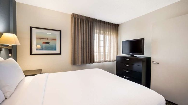 <b>Sonesta Simply Suites Cleveland North Olmsted Room</b>. Images powered by <a href="https://iceportal.shijigroup.com/" title="IcePortal" target="_blank">IcePortal</a>.