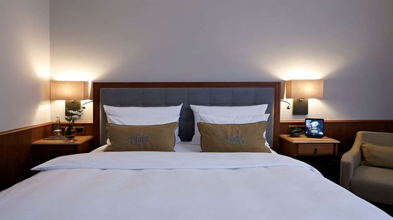 <b>Platzl Hotel Room</b>. Images powered by <a href="https://iceportal.shijigroup.com/" title="IcePortal" target="_blank">IcePortal</a>.