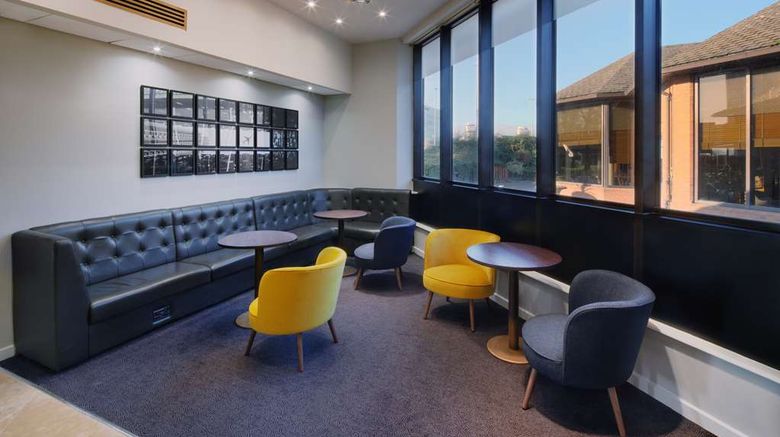 <b>DoubleTree by Hilton Manchester Airport Lobby</b>. Images powered by <a href="https://iceportal.shijigroup.com/" title="IcePortal" target="_blank">IcePortal</a>.