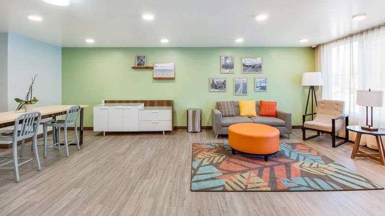 <b>WoodSpring Suites Bakersfield Airport Lobby</b>. Images powered by <a href="https://iceportal.shijigroup.com/" title="IcePortal" target="_blank">IcePortal</a>.