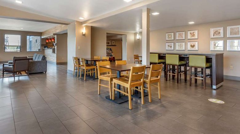 <b>Comfort Inn & Suites Syracuse N. Airport Restaurant</b>. Images powered by <a href="https://iceportal.shijigroup.com/" title="IcePortal" target="_blank">IcePortal</a>.