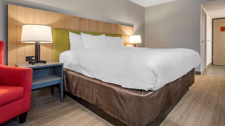<b>Comfort Inn & Suites Syracuse N. Airport Room</b>. Images powered by <a href="https://iceportal.shijigroup.com/" title="IcePortal" target="_blank">IcePortal</a>.